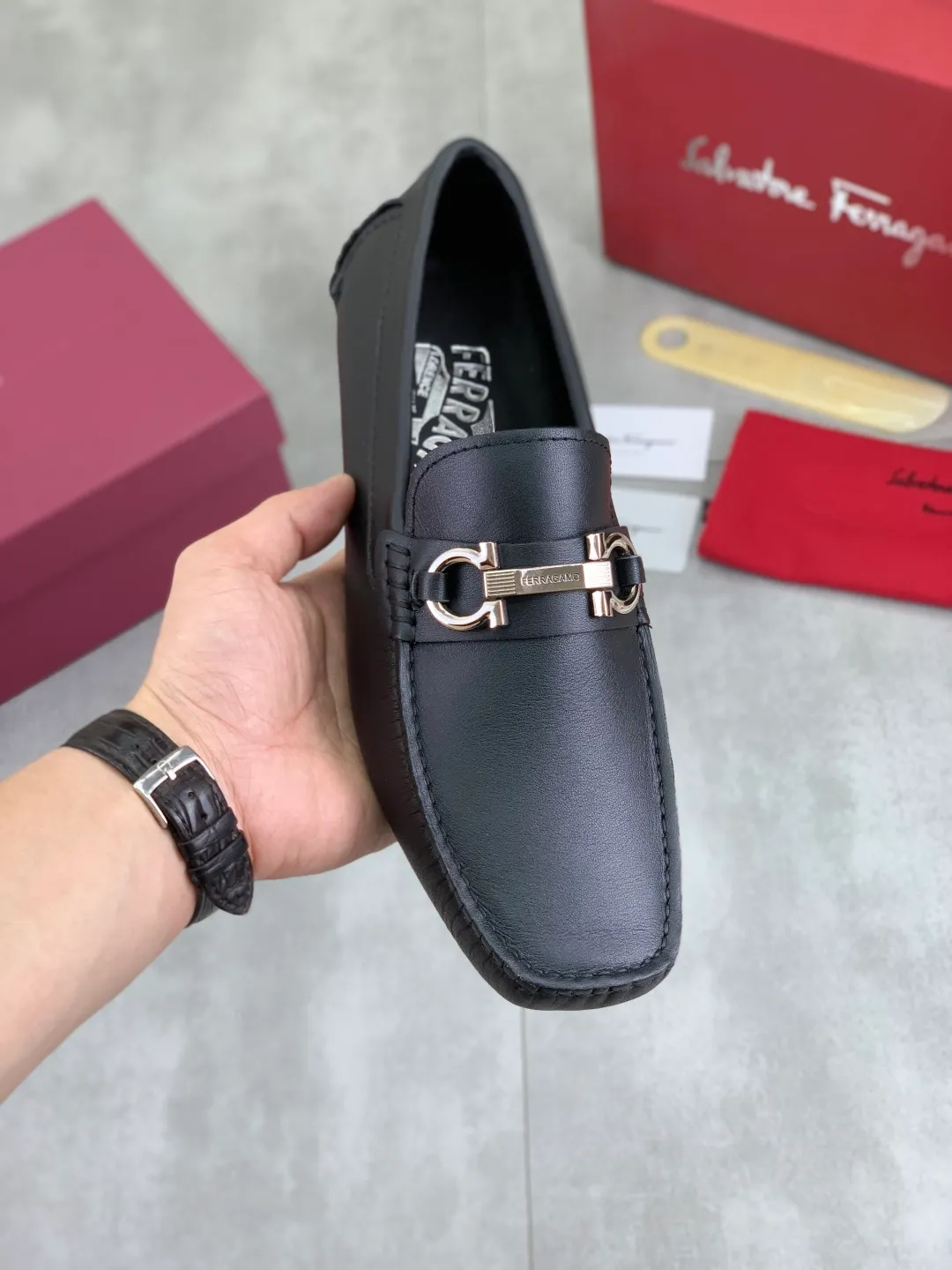 Men's shoes 💰P542 New model, high quality [Ferragamo/Ferragamo] Latest lazy slip-on shoes Original imported calfskin, imported cowhide lining + original luxury metal buckle + original combination outsole Comparison without pressure Code number: 38-45